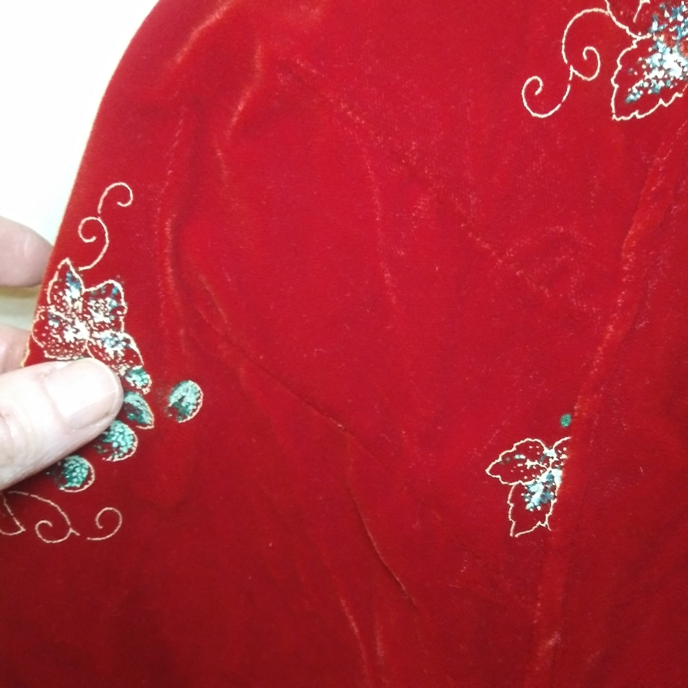 Vintage 1930-40's Handmade Scarlet Velvet Wrap Blouse With Stamped Grape Pattern - Picture 3 of 16